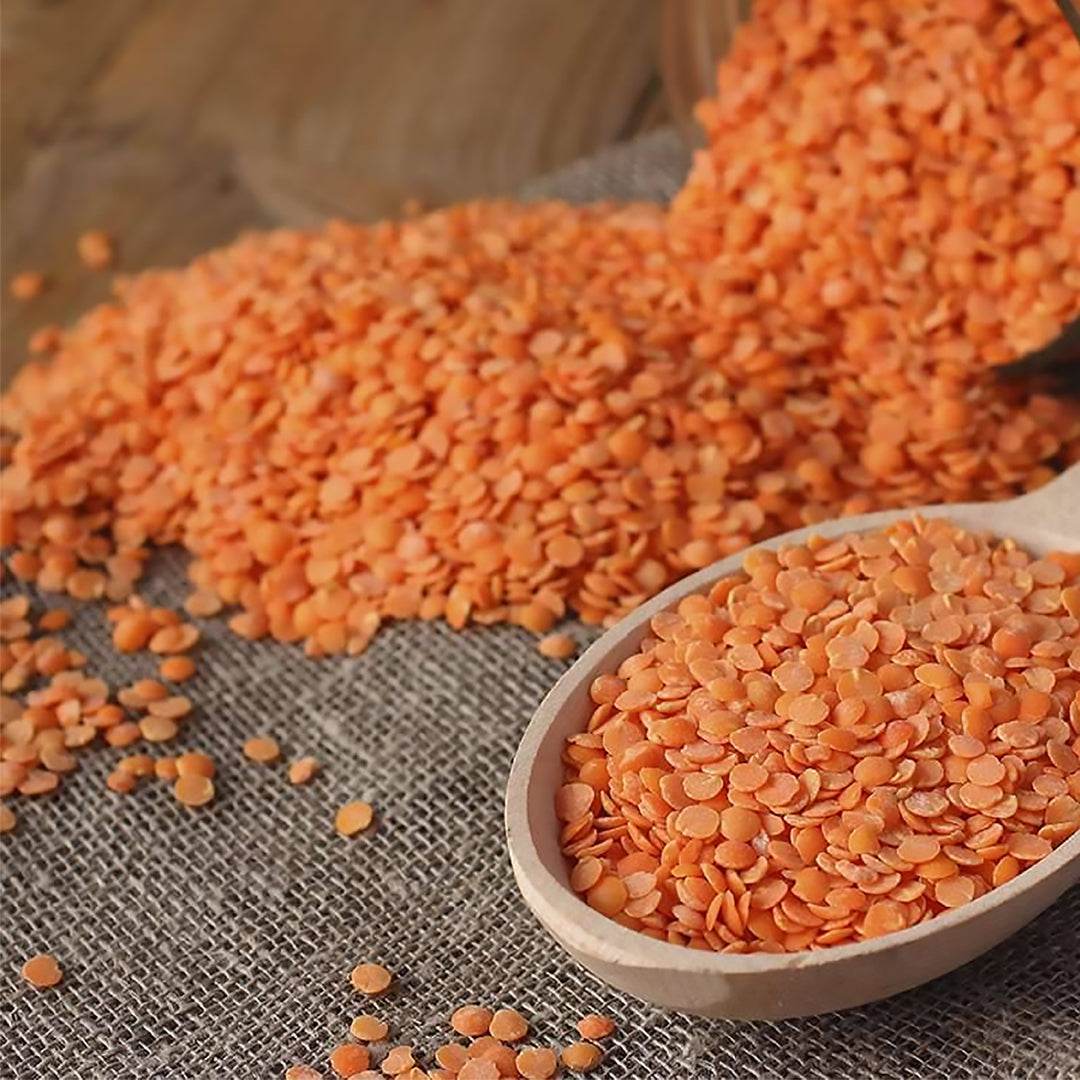 Paquete de 500 gramos de lenteja roja de alta calidad, ideal para sopas y guisos, rica en proteínas y nutrientes esenciales.